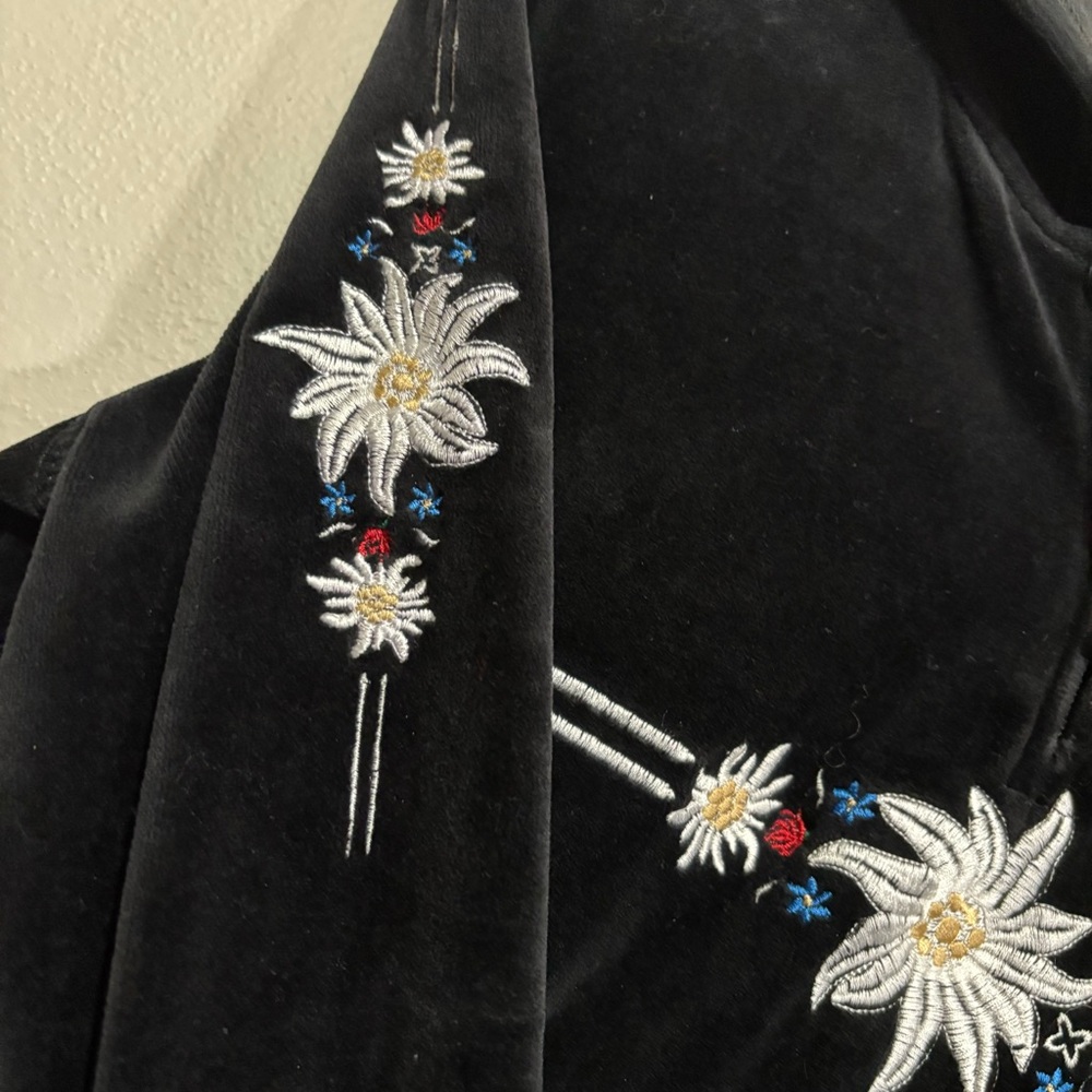 Y2K Vintage Embroidered Velvet Floral Track Sweater Top Size Medium Style & Co. - Picture 11 of 14